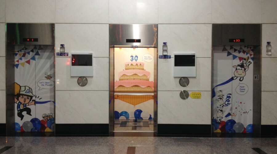 TUV30thBirthElevatorDecor-02